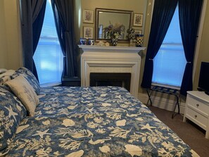 4 bedrooms, desk, iron/ironing board, WiFi