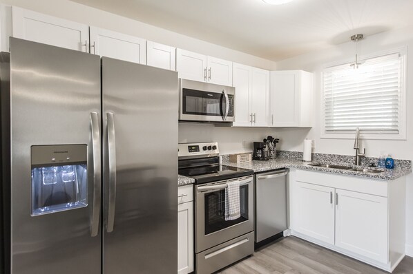 ميكروويف، فرن، موقد طهي مسطح، غسالة أطباق