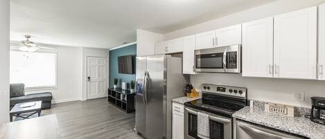 Mikroaaltouuni, uuni, liesi, astianpesukone