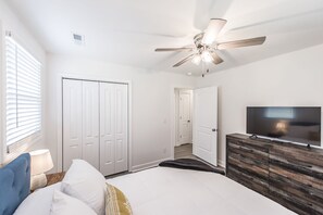 2 عدّة غرف نوم وواي فاي وملاءات أسرّة