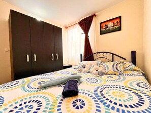 3 Schlafzimmer, Schreibtisch, Bügeleisen/Bügelbrett, WLAN