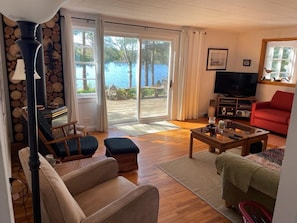 TV connectée, cheminée, lecteur de DVD, vidéothÚque