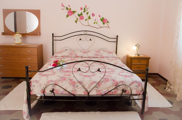 4 bedrooms, bed sheets