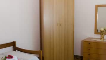 4 bedrooms, bed sheets