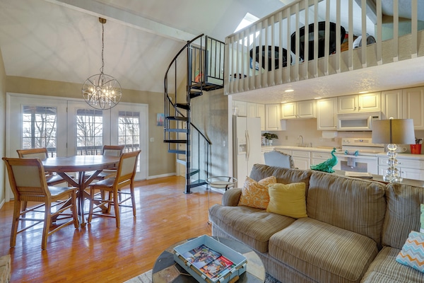 Osage Beach Vacation Rental | 2BR + Loft | 3BA | 1,280 Sq Ft