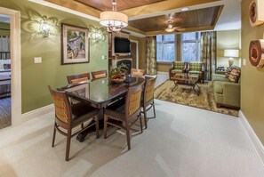 Dining - Spacious and Deluxe Villa With Fireplace (Gatlinburg)