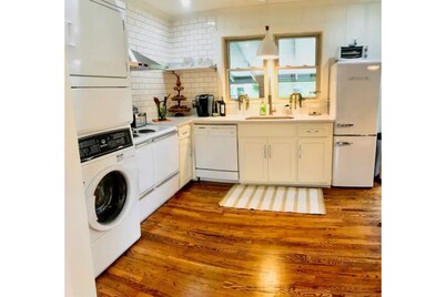 Townside Nook: 2-Blocks to Downtown Sparta