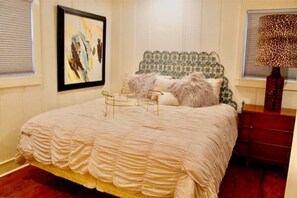 2 bedrooms, WiFi - Townside Nook: 2-Blocks to Downtown Sparta (Sparta)