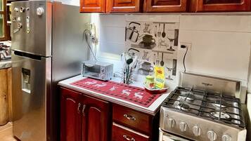 Microwave, coffee/tea maker, cookware/dishes/utensils