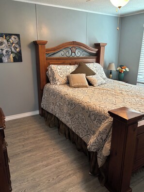 3 bedrooms, free WiFi, bed sheets