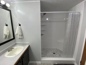 Hair dryer, towels, soap, shampoo - The Ranch House (Story)