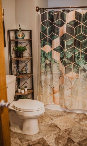 Haartrockner, Handtücher, Seife, Shampoo