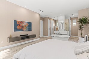 3 bedrooms, desk, iron/ironing board, free WiFi