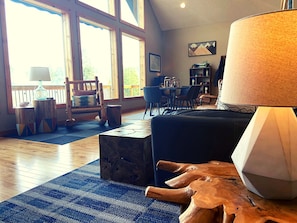 Smart TV, fireplace, ping pong, books