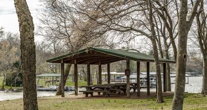 Luxury North of Nashville Retreat- Easy Lake Access