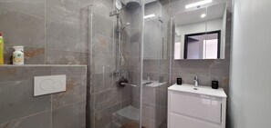 Shower, towels
