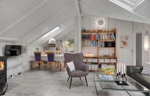 Living area - 4 bedroom stunning home in Kalundborg (Kalundborg)