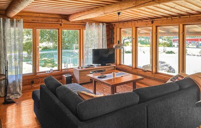 Lovely home in Arboga with sauna