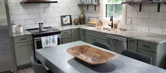 3 Minutes to Hiking, Kayaking & WaterFalls!