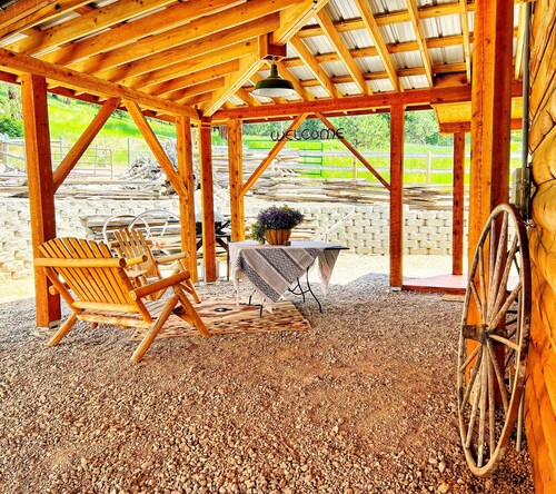 Horse Creek Ranch Luxurious Western Bunkhouse/Cabin