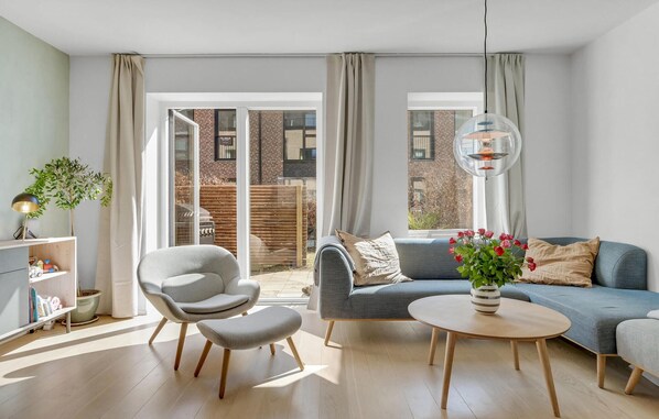 Smart TV, chimenea y tenis de mesa 