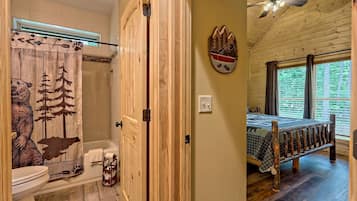 4 bedrooms, travel crib, free WiFi, bed sheets