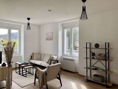 Gîte overlooking the Doubs, close to hiking trails