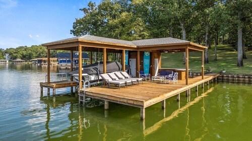 Lakefront Cottage with 25% Early Booking Discount!