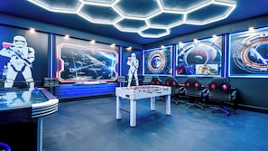 Games room - Massive 10BR Villa! Themed Bunks & Waterpark (Davenport)