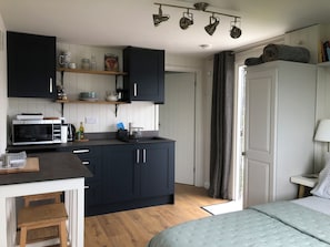 1 chambre, matelas mémoire de forme, Wi-Fi gratuit, draps fournis