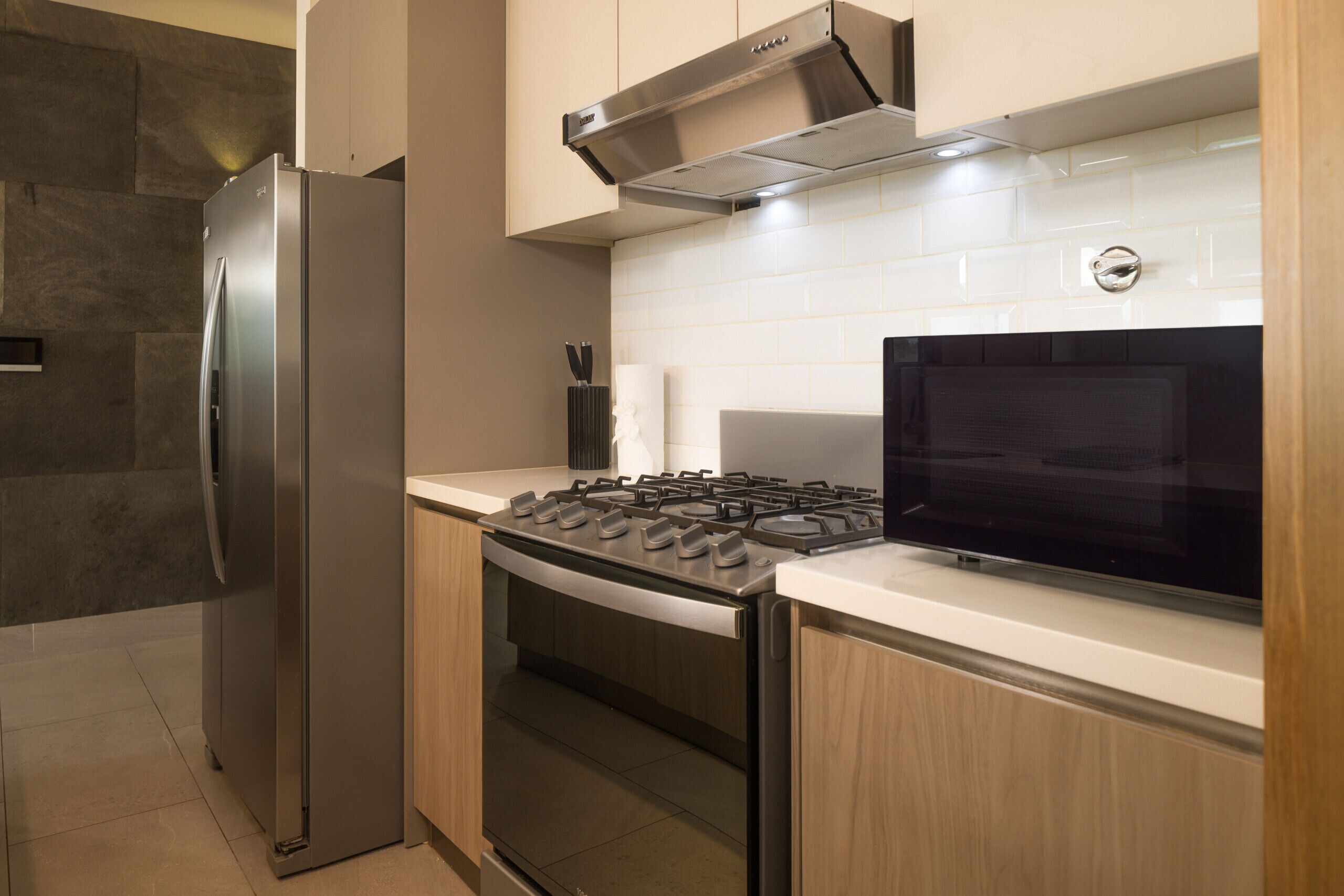 Fridge, microwave, oven, coffee/tea maker