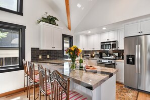 Fridge, microwave, oven, stovetop - Main Street | Walk to Shops | Great Location (Park City)