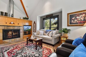 TV, DVD player, books, stereo - Main Street | Walk to Shops | Great Location (Park City)