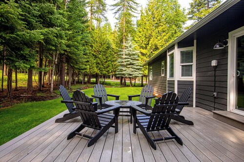 Perfectly located home between ski resort and downtown Whitefish- AC for hot days