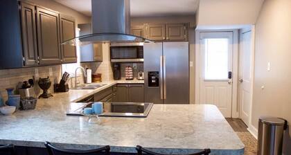 Convenient Cozy Home - Dog & Family Friendly