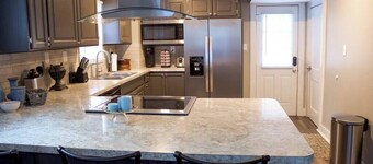 Convenient Cozy Home - Dog & Family Friendly