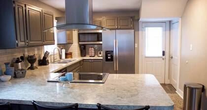 Convenient Cozy Home - Dog & Family Friendly