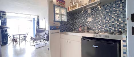 Fridge, microwave, oven, cookware/dishes/utensils