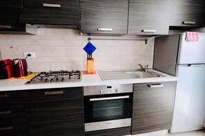 Microondas, horno y lavavajillas 