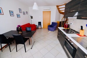 Microondas, horno y lavavajillas 