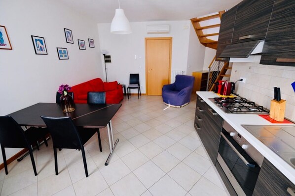 Microondas, horno y lavavajillas 