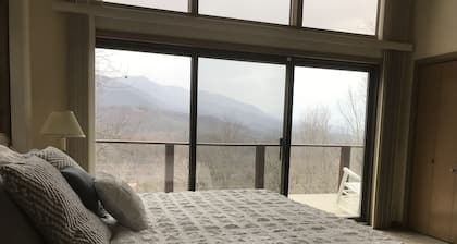 Spectacular Views! Hot tub, Hiking, Waterfalls, Fishing
Reduced Rates