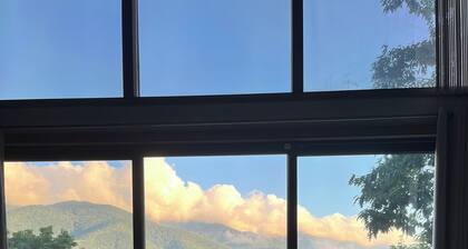 Spectacular Views! Hot tub, Hiking, Waterfalls, Fishing
Reduced Rates