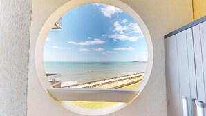 Unclassified image, 3 of 39, button - Panoramic View face Mer (Saint-Gilles-Croix-de-Vie)