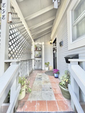 Exterior detail - Elegant Spacious King Suite, Laundry, Full Kitchen (San Jose)