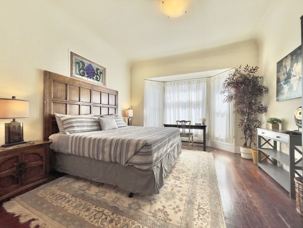 1 bedroom, WiFi - Elegant Spacious King Suite, Laundry, Full Kitchen (San Jose)