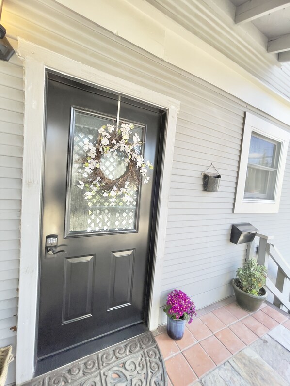 Exterior detail - Elegant Spacious King Suite, Laundry, Full Kitchen (San Jose)