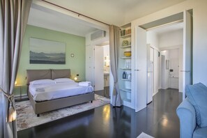 3 bedrooms, desk, iron/ironing board, WiFi