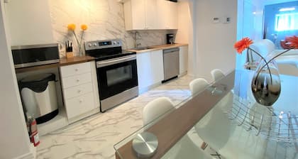 A2~SunnyTerrace~Free parking~3 Full baths~5 Queen beds+3 Sofabeds~98% Walk Score