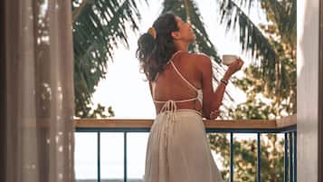 Deluxe Room, 1 Queen Bed | Minibar, in-room safe, desk, laptop workspace